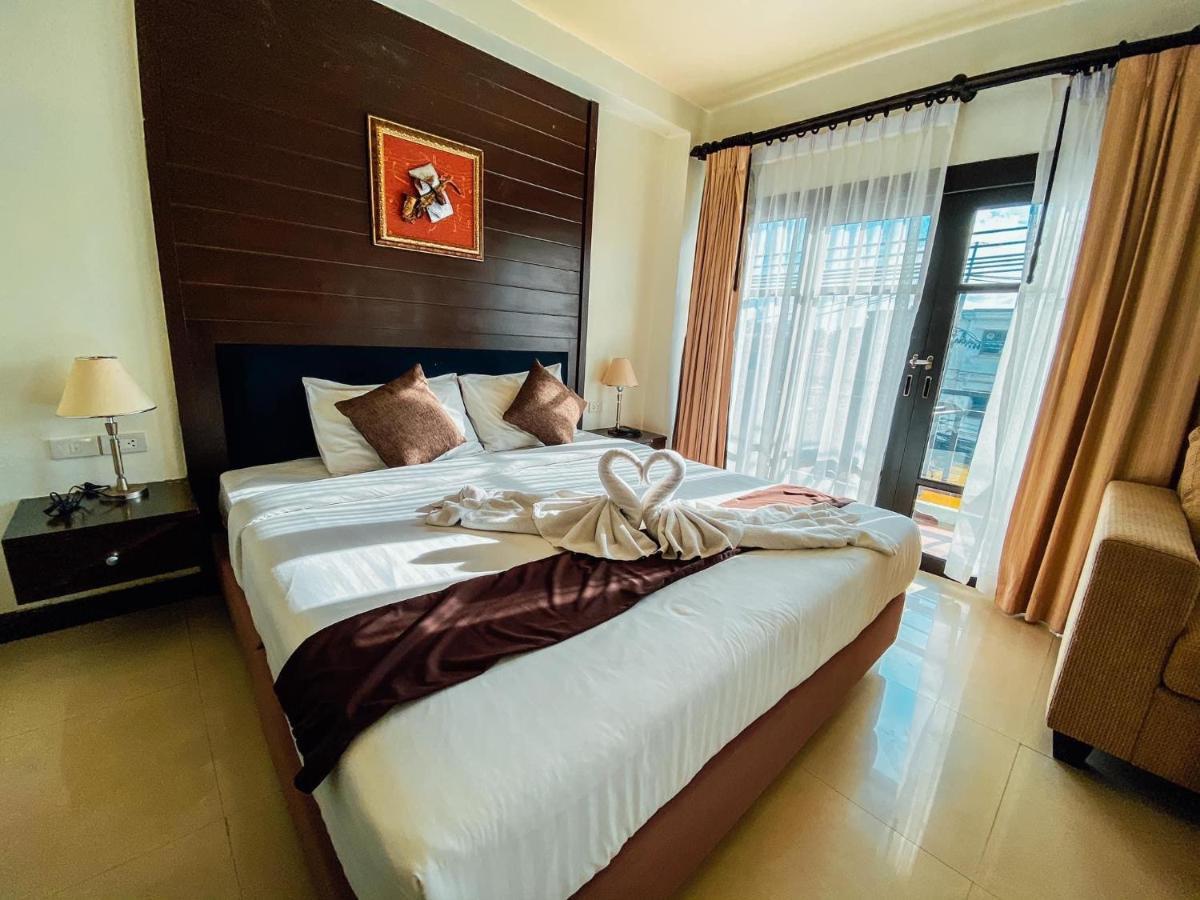 Enjoy'S Beach House & Cafe' Ban Karon Bagian luar foto