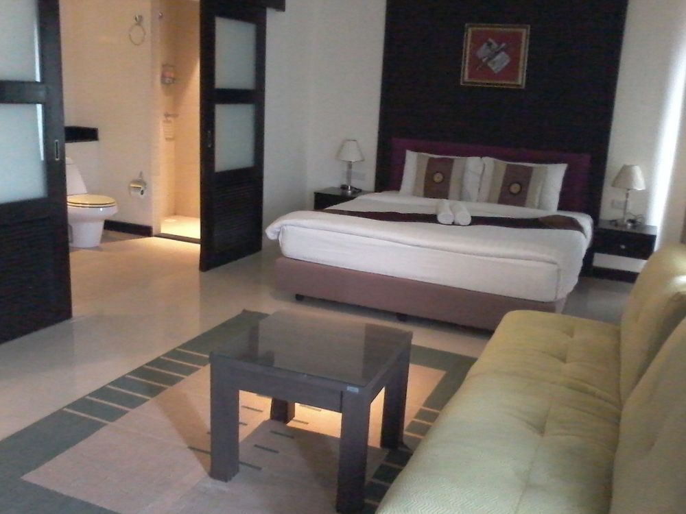 Enjoy'S Beach House & Cafe' Ban Karon Bagian luar foto