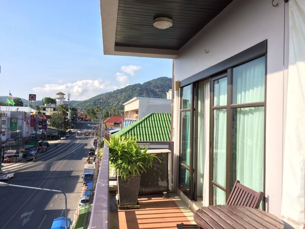 Enjoy'S Beach House & Cafe' Ban Karon Bagian luar foto
