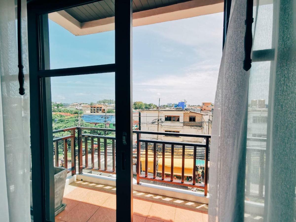 Enjoy'S Beach House & Cafe' Ban Karon Bagian luar foto