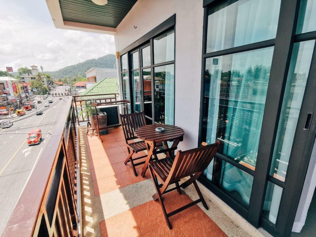Enjoy'S Beach House & Cafe' Ban Karon Bagian luar foto