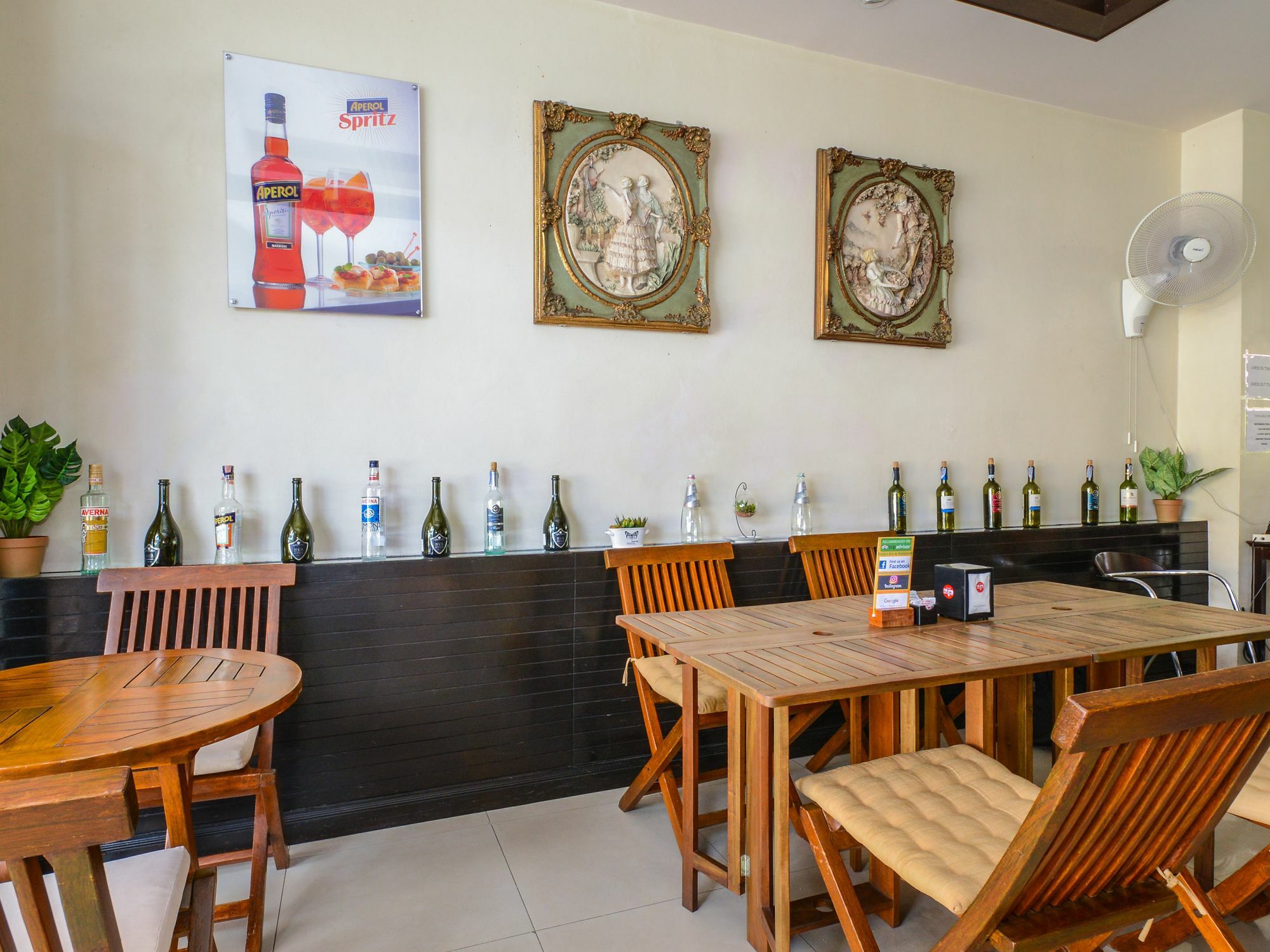Enjoy'S Beach House & Cafe' Ban Karon Bagian luar foto