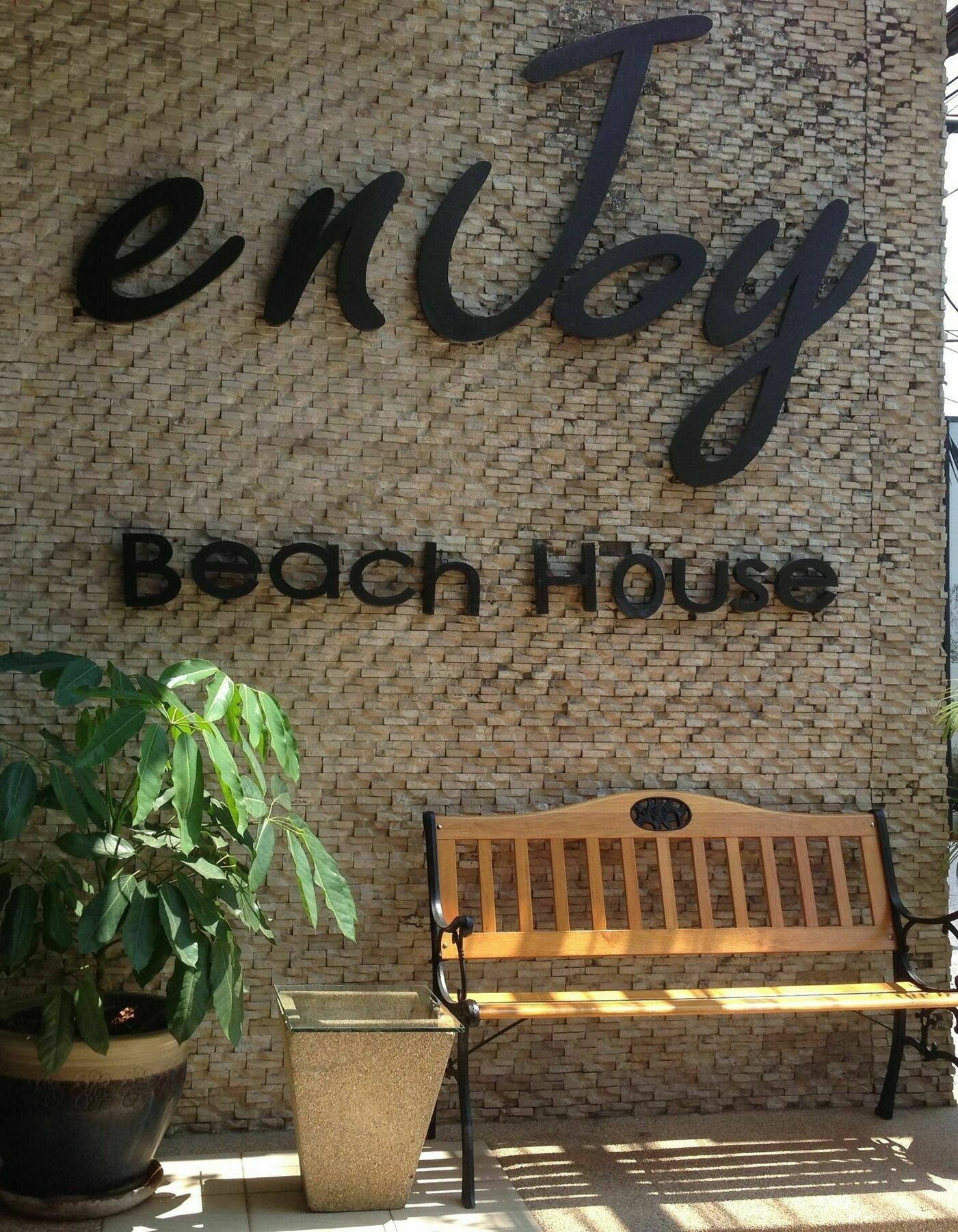 Enjoy'S Beach House & Cafe' Ban Karon Bagian luar foto