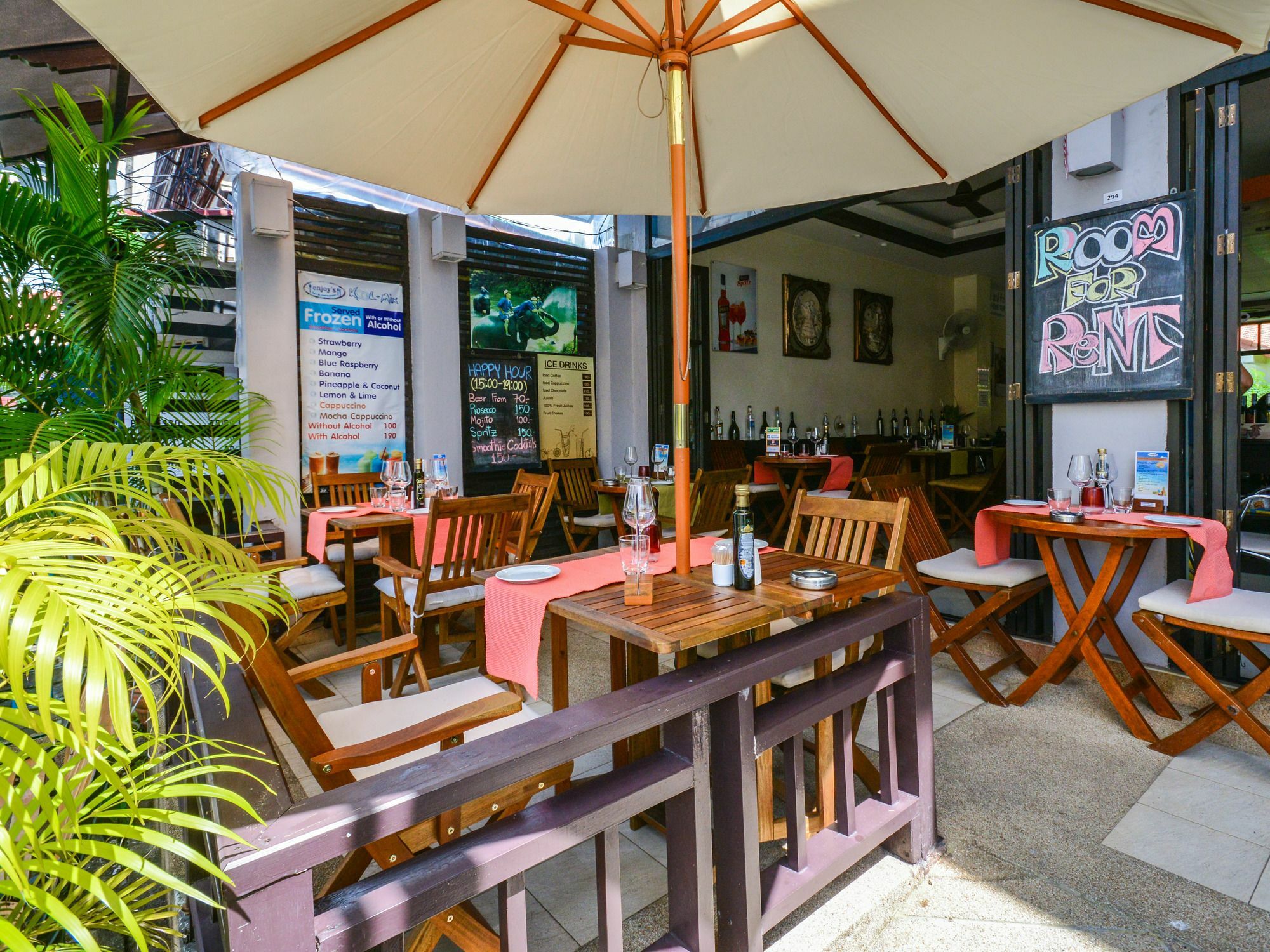 Enjoy'S Beach House & Cafe' Ban Karon Bagian luar foto