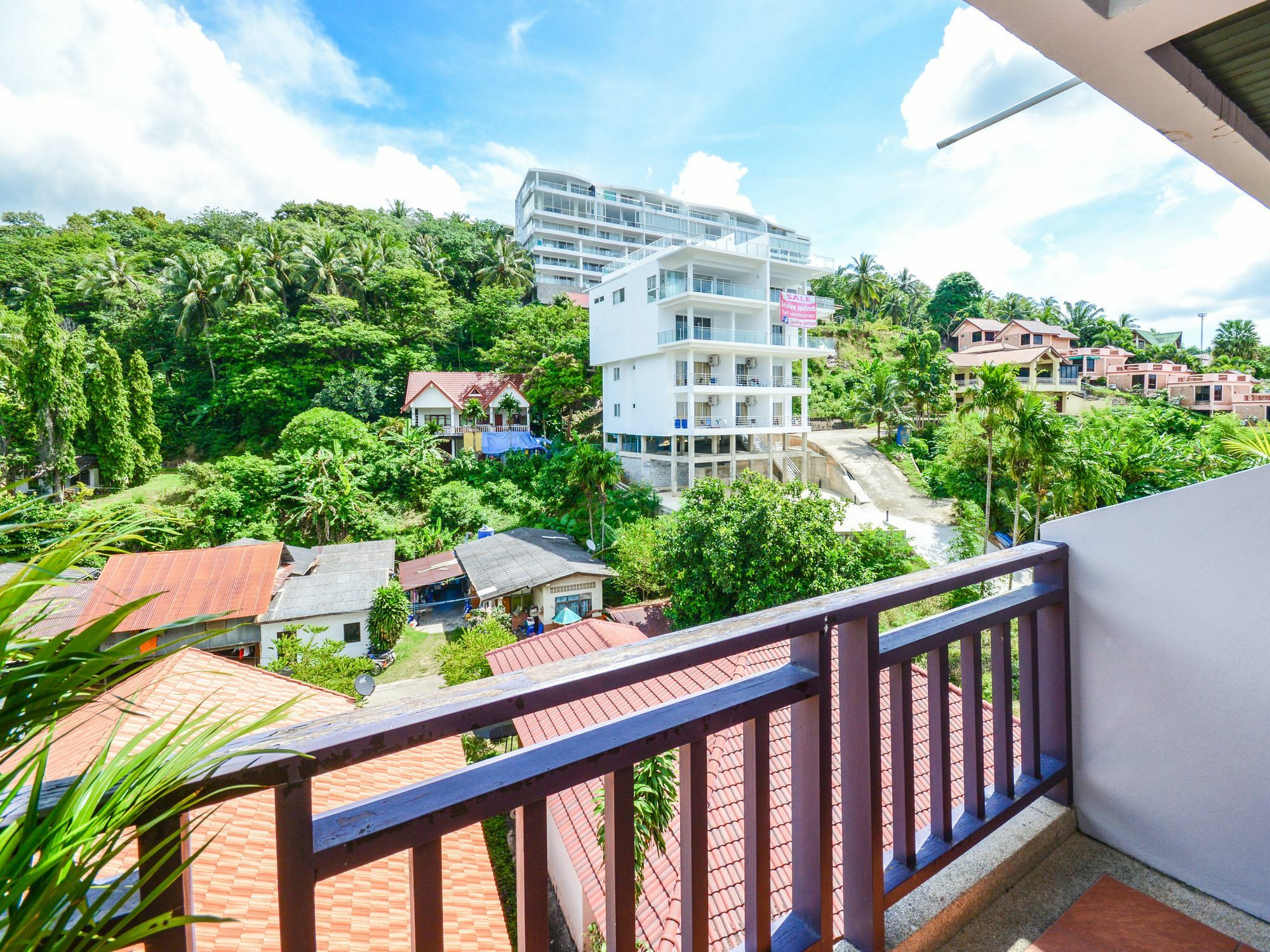 Enjoy'S Beach House & Cafe' Ban Karon Bagian luar foto