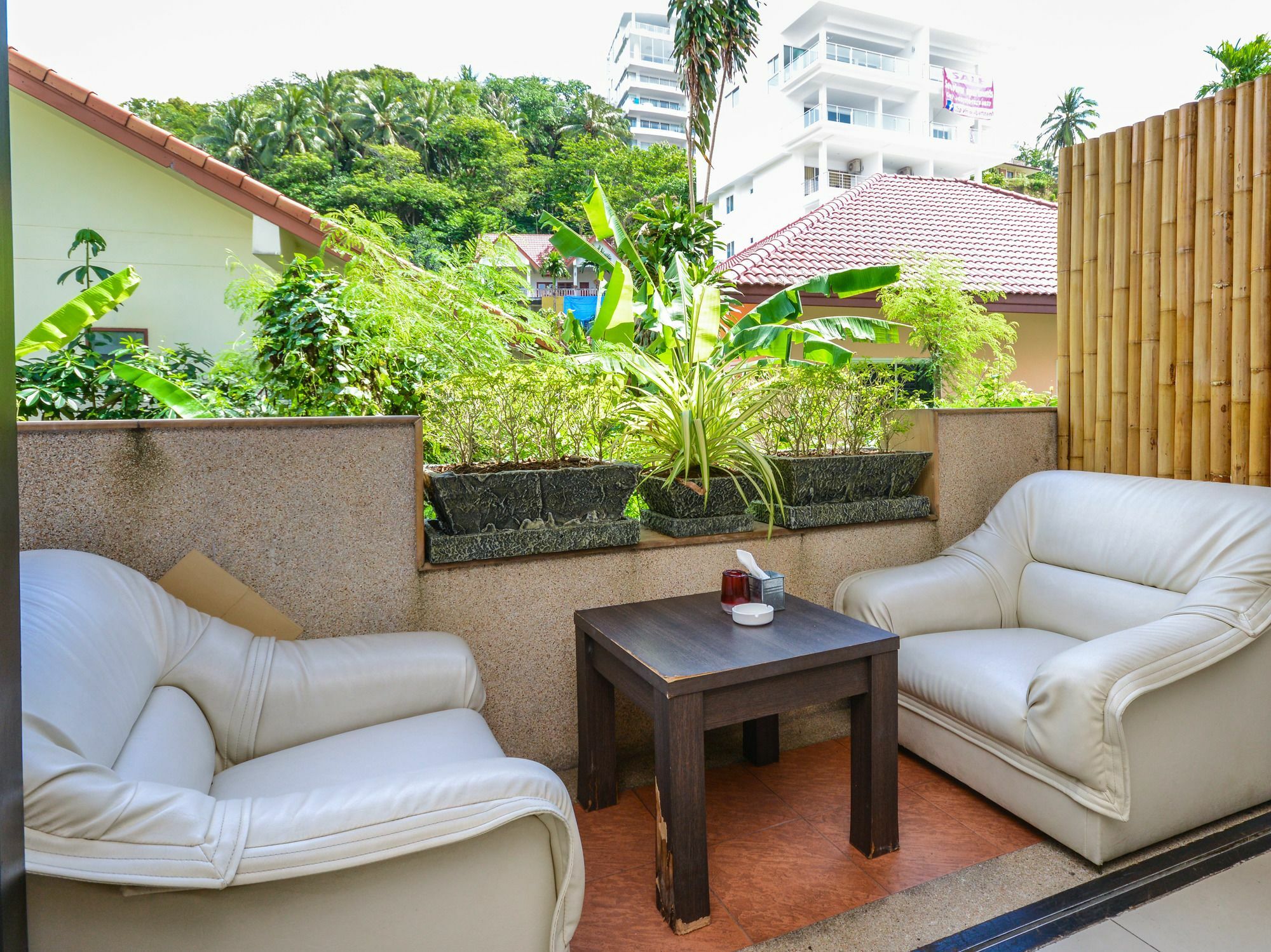 Enjoy'S Beach House & Cafe' Ban Karon Bagian luar foto