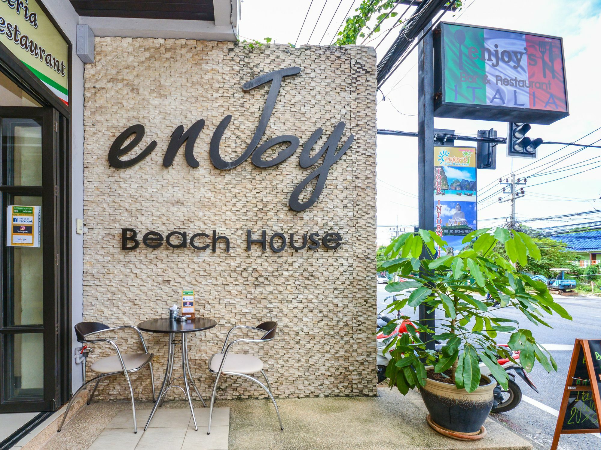 Enjoy'S Beach House & Cafe' Ban Karon Bagian luar foto