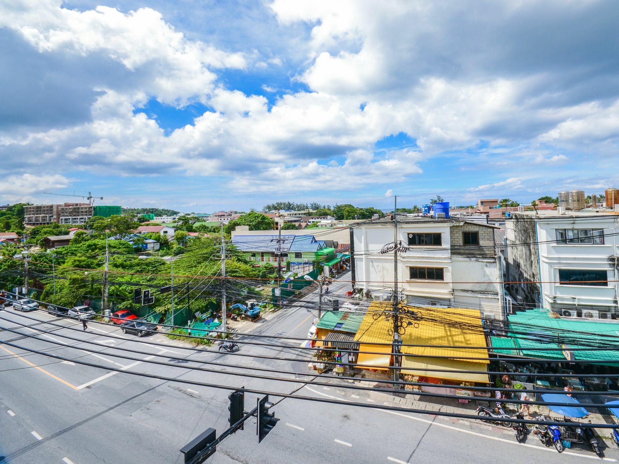 Enjoy'S Beach House & Cafe' Ban Karon Bagian luar foto