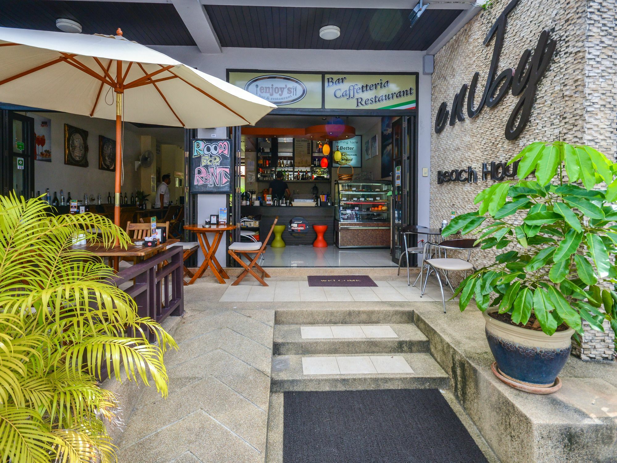 Enjoy'S Beach House & Cafe' Ban Karon Bagian luar foto