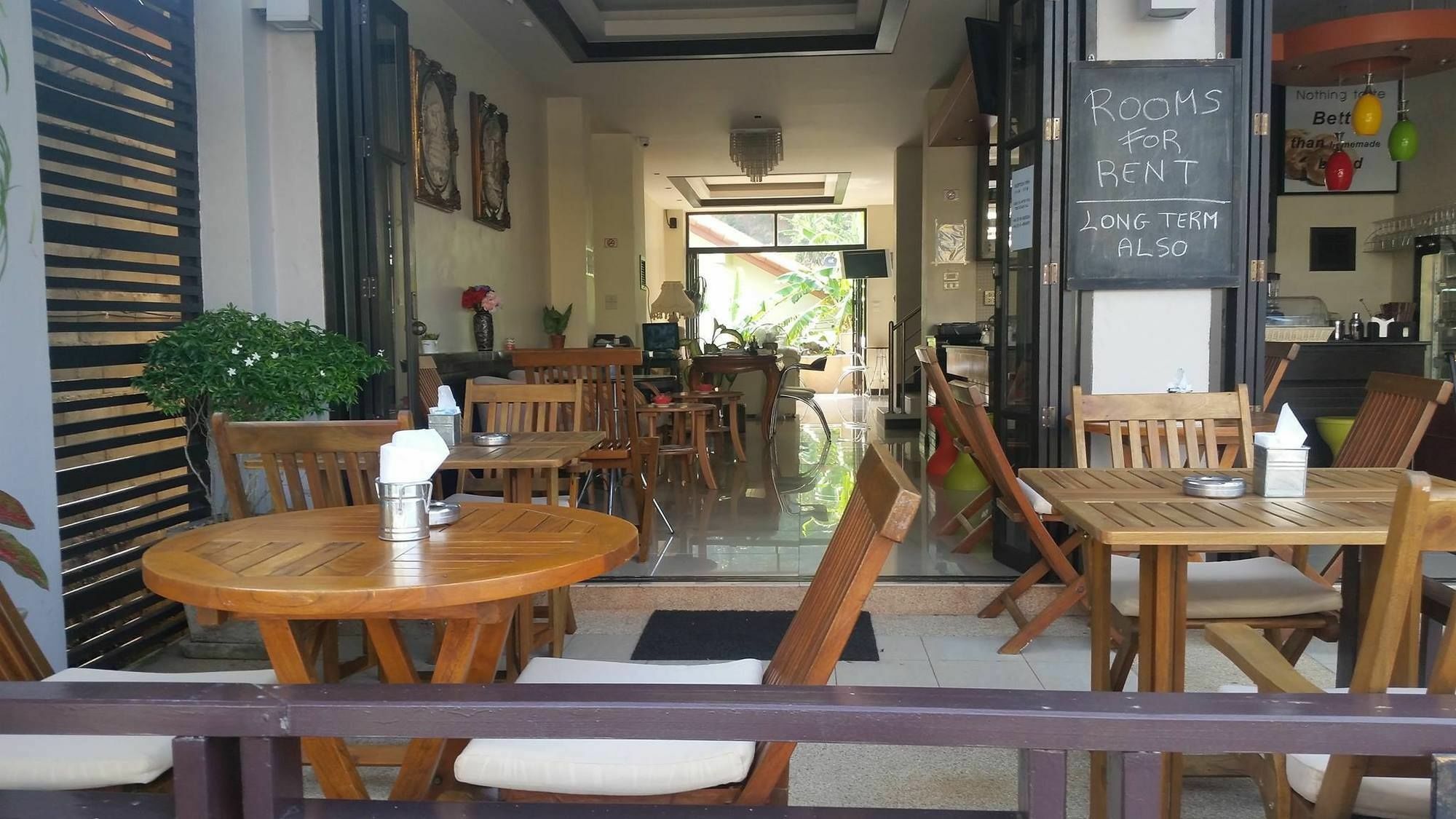 Enjoy'S Beach House & Cafe' Ban Karon Bagian luar foto