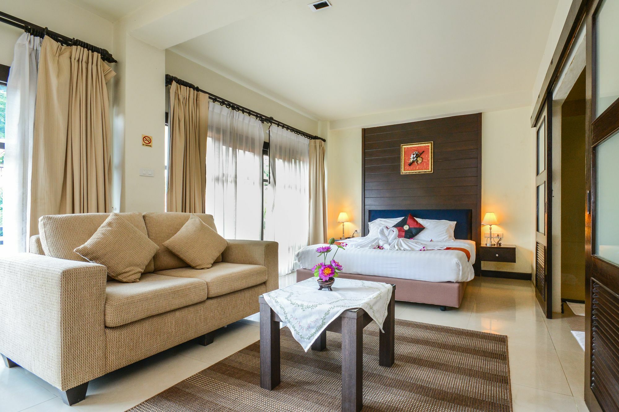 Enjoy'S Beach House & Cafe' Ban Karon Bagian luar foto